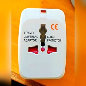Universal travel adapter